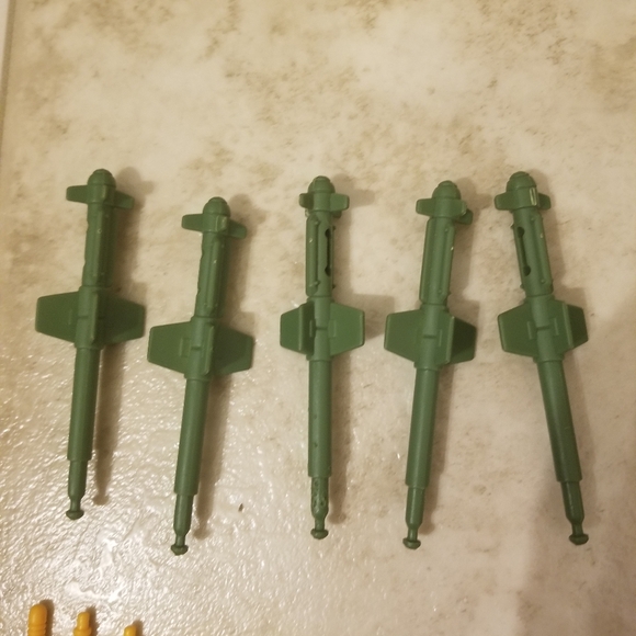 Gi Joe accessories loose lot rocket gun weapon unknown vintage read - Picture 11 of 12